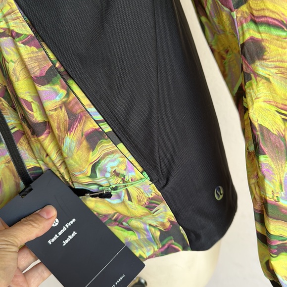 Lululemon Medium jacket water resistant with pockets NWT $168 - Picture 3 of 5